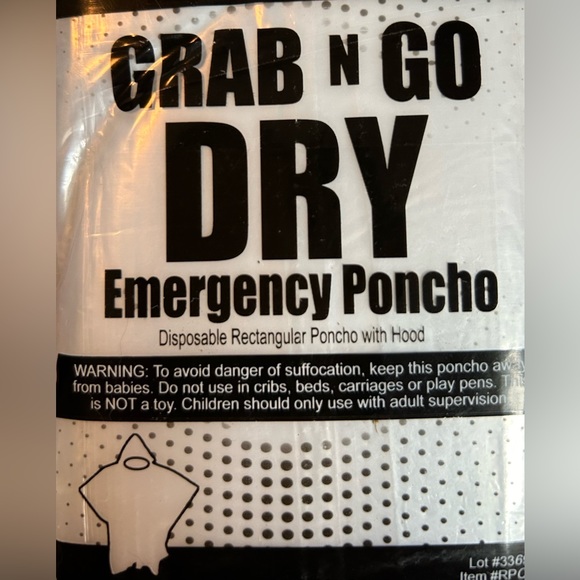 Backpack Accessories 2 carabiners, 2 rain ponchos, 2 emergency blankets - Picture 5 of 5